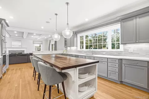Kitchen - 4 Boulder Rd, Rye, NY 10580 photo 2 of 4