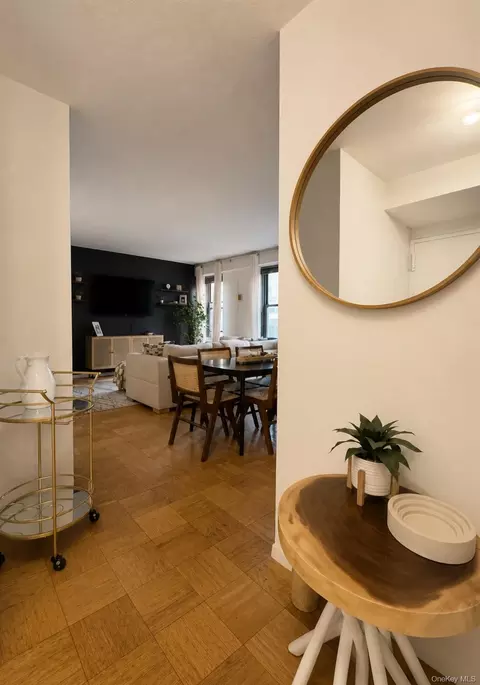 225 E 57th St #20E, New York, NY 10022