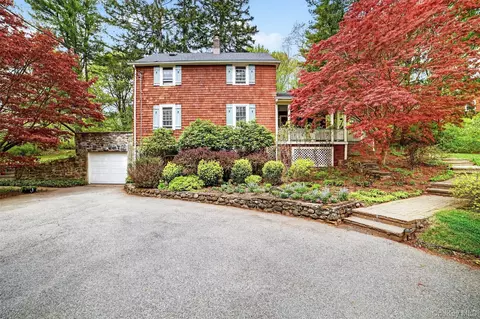 9 Sloehidden Rd, Mount Pleasant, NY 10510