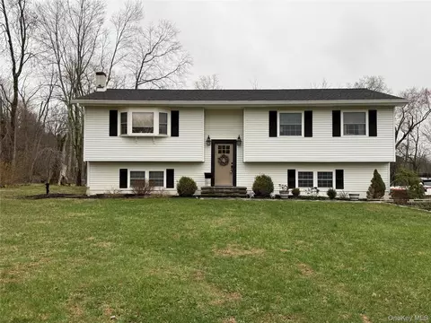 8 Briar Ln, Wappinger, NY 12590