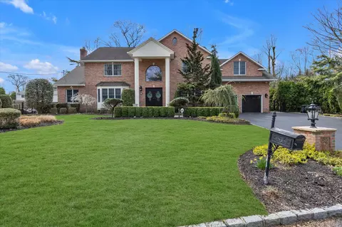 36 Fox Ln, Dix Hills, NY 11746