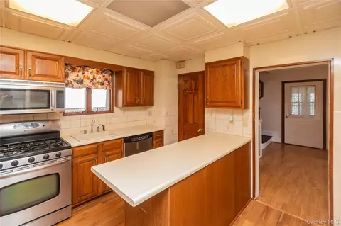 Kitchen - 200 Husted Ave, Peekskill, NY 10566 photo 1 of 5