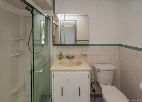 Bath - 200 Husted Ave, Peekskill, NY 10566 photo 1 of 3