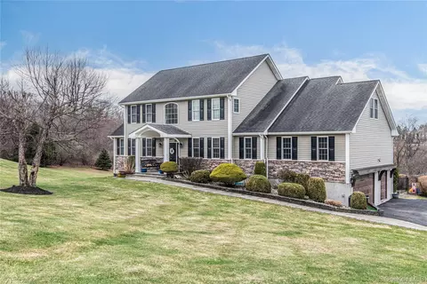 42 Reserve Way, La Grange, NY 12540