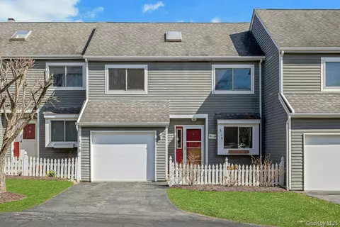 11 Cushing Grn S, Pawling, NY 12564