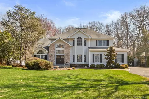 24 Ramsey Ct, Setauket, NY 11733