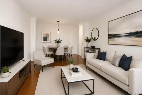 67-30 Dartmouth St #2H, New York, NY 11375