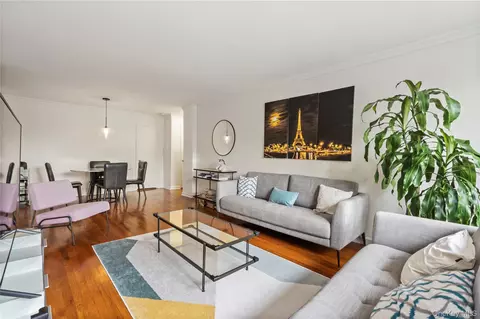 67-30 Dartmouth St #2H, New York, NY 11375