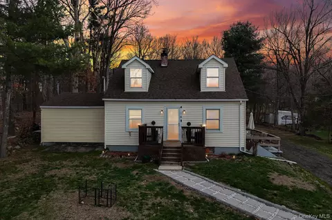 525 Bloomingburg Rd, Wallkill, NY 10940