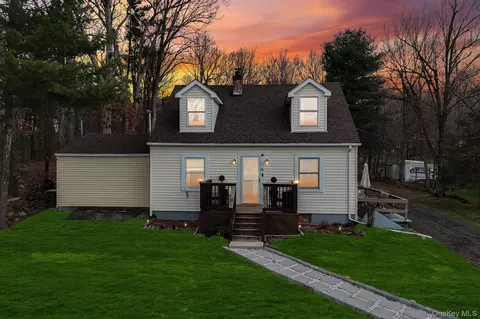 525 Bloomingburg Rd, Wallkill, NY 10940