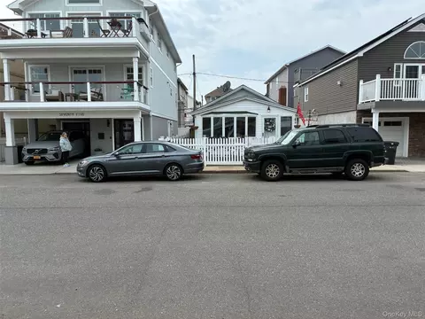 77 Pennsylvania Ave, Long Beach, NY 11561