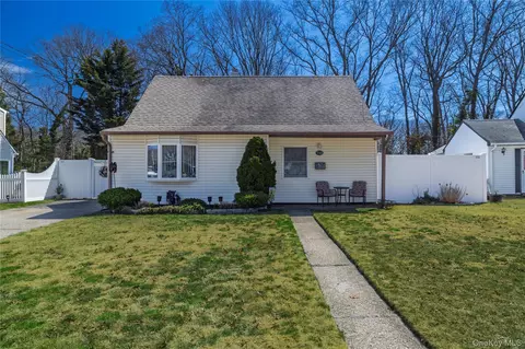 712 Nightingale Rd, West Hempstead, NY 11552