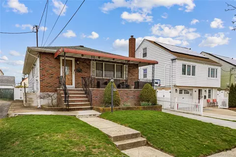 162-27 97th St, New York, NY 11414