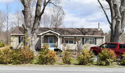 131 State Route 82, Hudson, NY 12534