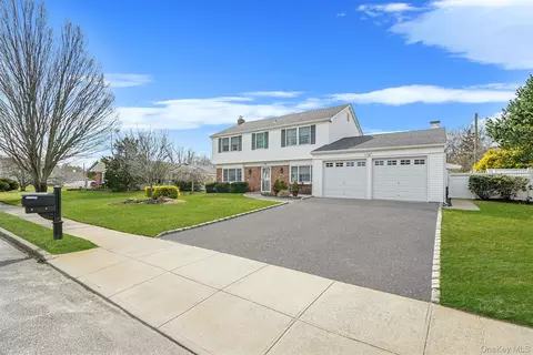 30 Tulip Grove Dr, Lake Grove, NY 11755