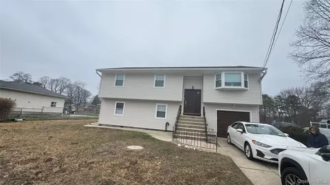 47 Drayton Ave, Bay Shore, NY 11706