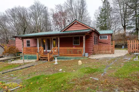 18 Hummingbird, Clinton, NY 12580