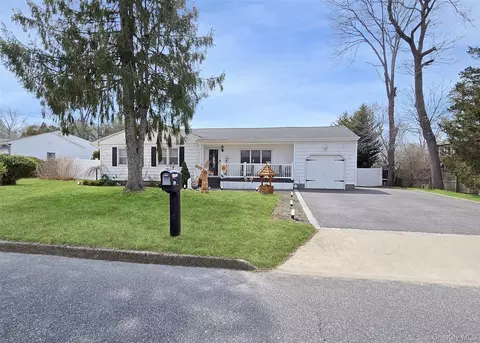 310 Browns Rd, Nesconset, NY 11767