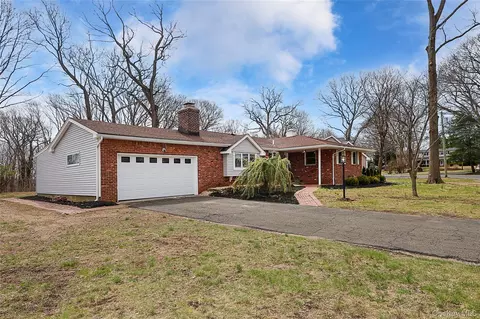 61 Preston St, Huntington, NY 11743