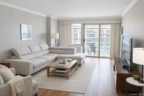 1815 215th St #16J, New York, NY 11360