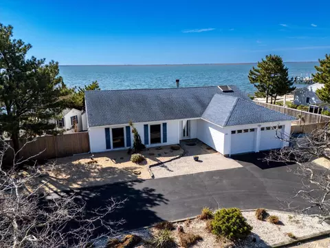 65 Shore Dr S, Copiague, NY 11726