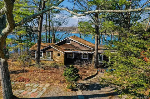 97 Lakeside Trl, Ridge, NY 11961