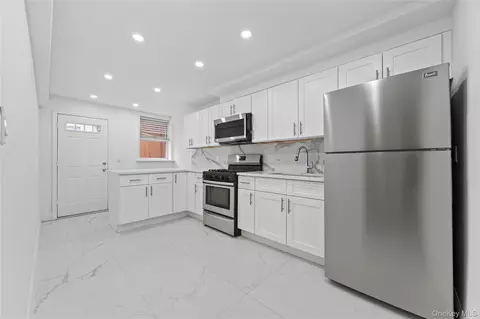 3121 Mickle Ave, New York, NY 10469