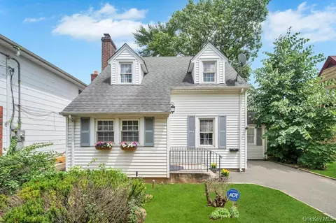 207 N Grove St, Valley Stream, NY 11580