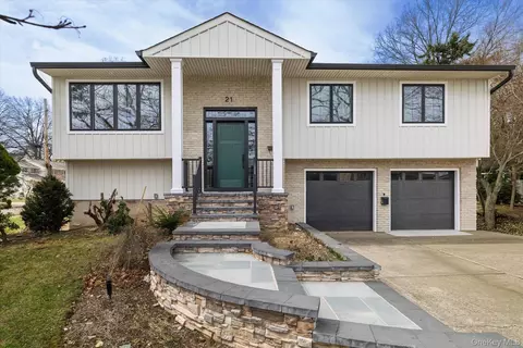 21 Dunhill Rd, North Hempstead, NY 11040