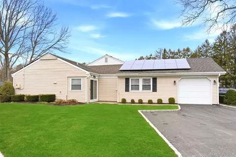 47 Forge Ln, Coram, NY 11727