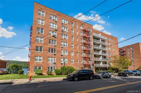 679 Warburton Ave #2R, Yonkers, NY 10701