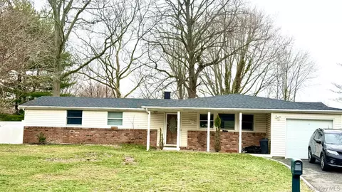 39 University Heights Dr, Stony Brook, NY 11790