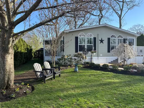 1661 Old Country Rd #62, Riverhead, NY 11901