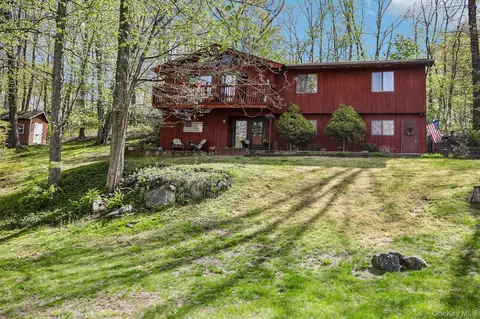 21 Stonehouse Rd, Somers, NY 10589