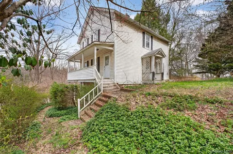 16 Hamilton Rd, Wappinger, NY 12590