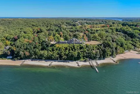 31 Fort Hill Dr, Huntington, NY 11743