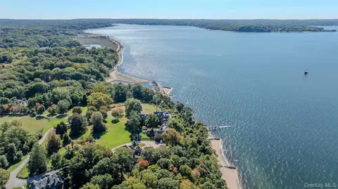 31 Fort Hill Dr, Huntington, NY 11743
