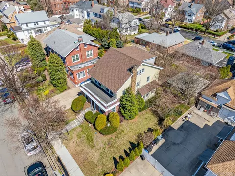 35-71 162nd St, Flushing, NY 11358