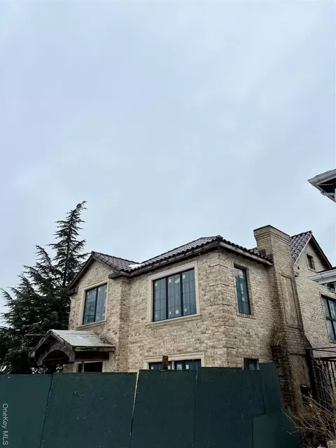 8324 Langdale St, New York, NY 11040