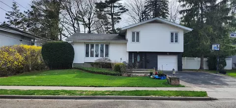 43 Forest Dr, Jericho, NY 11753