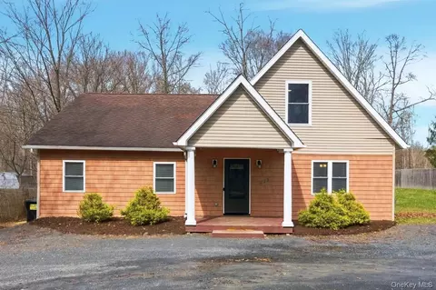 1227 Burlingham Rd, Shawangunk, NY 12566