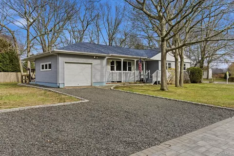 51 Gravel Hill Rd, Hampton Bays, NY 11946