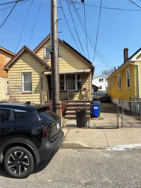 14205 168th St, Jamaica, NY 11434