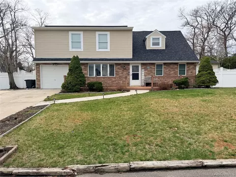 178 Geery Ave, Holbrook, NY 11741