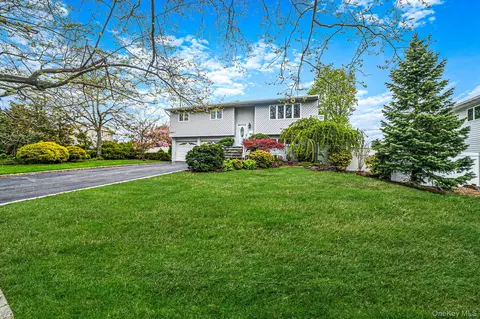 6 Oatley Pl, Commack, NY 11725