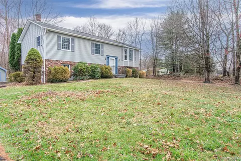 616 N Elting Corners Rd, Lloyd, NY 12528