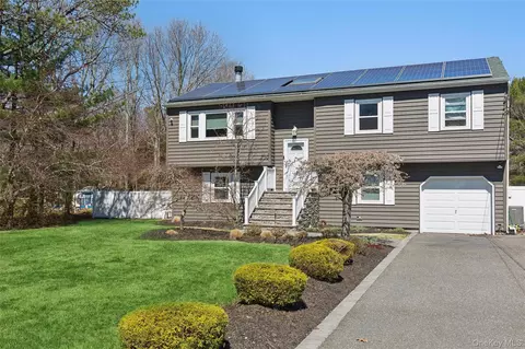 23 Southfield Rd, Middle Island, NY 11953