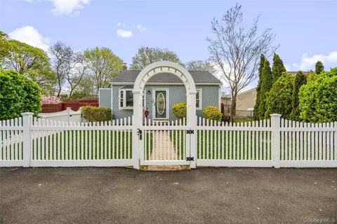 80 Cherubina Ln, North Babylon, NY 11703