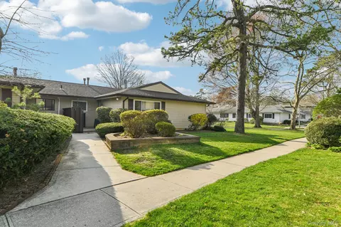 114 Feller Dr, Central Islip, NY 11722
