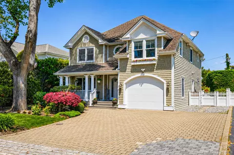 71 Mc Cue, Babylon, NY 11702